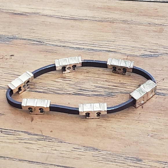 Tory Burch Serif T Brown Leather Bracelet - Picture 3 of 11